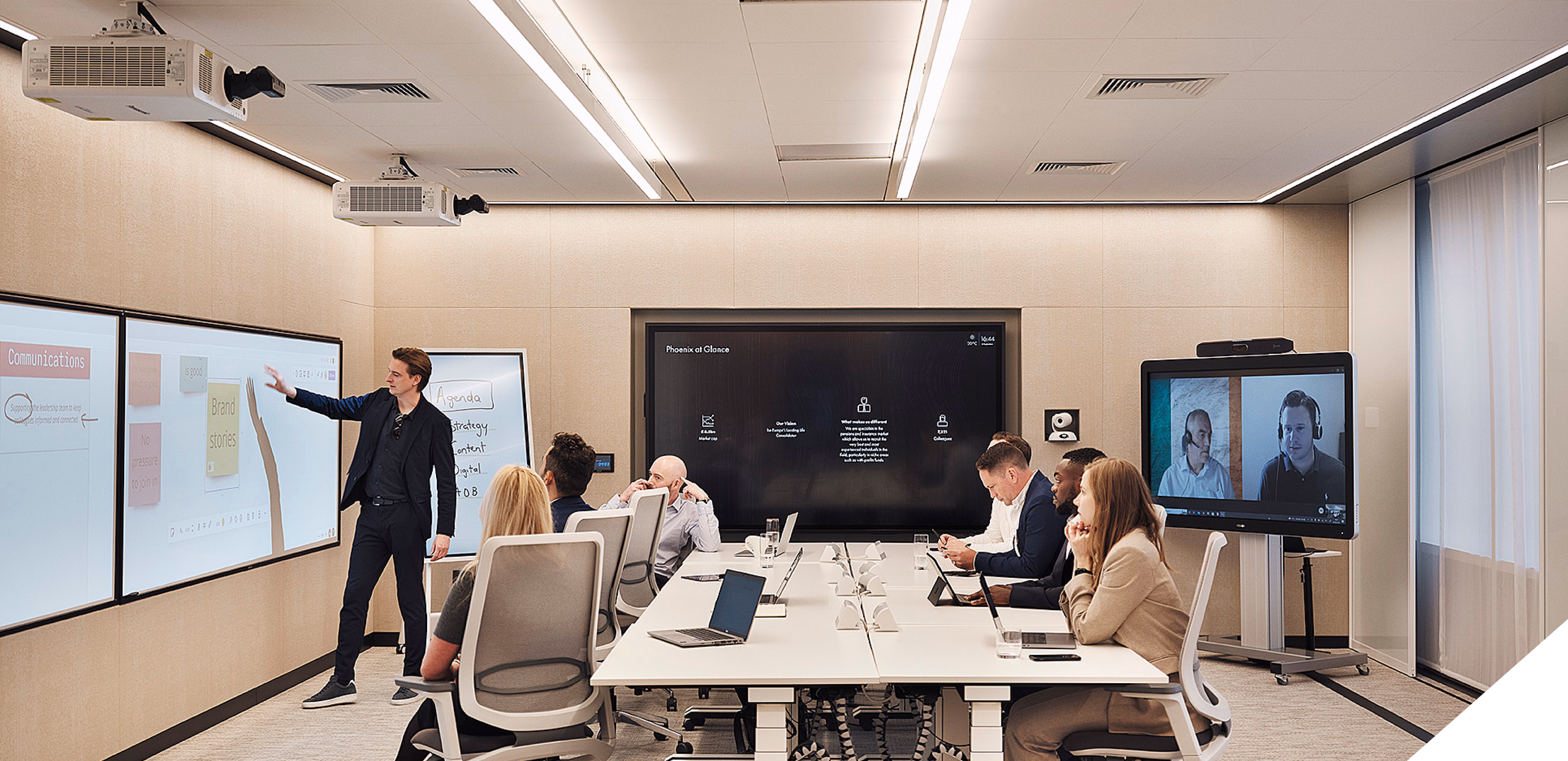 Interactive hybrid learning spaces